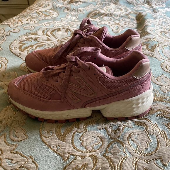 rose colored tennis shoes